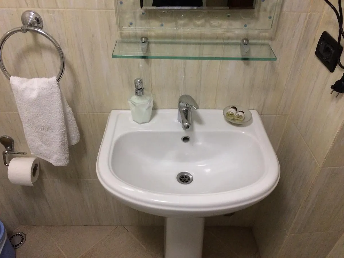 Eder Hotel Τίρανα 2*,